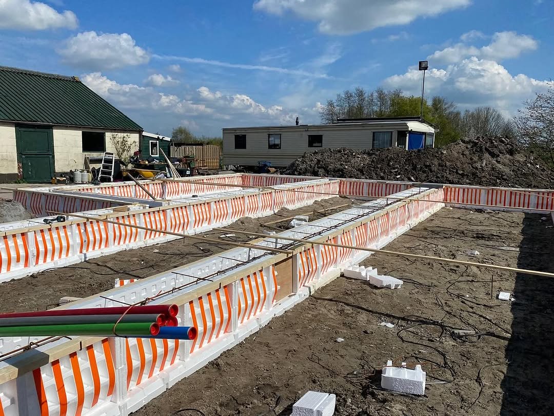 Funderingsbekisting en isolatieblokken voor vrijstaande woning in Amstelhoek