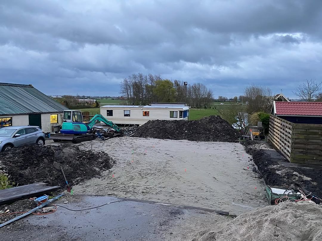 Grondwerk en bouwvlak voor nieuwbouw vrijstaande woning in Amstelhoek